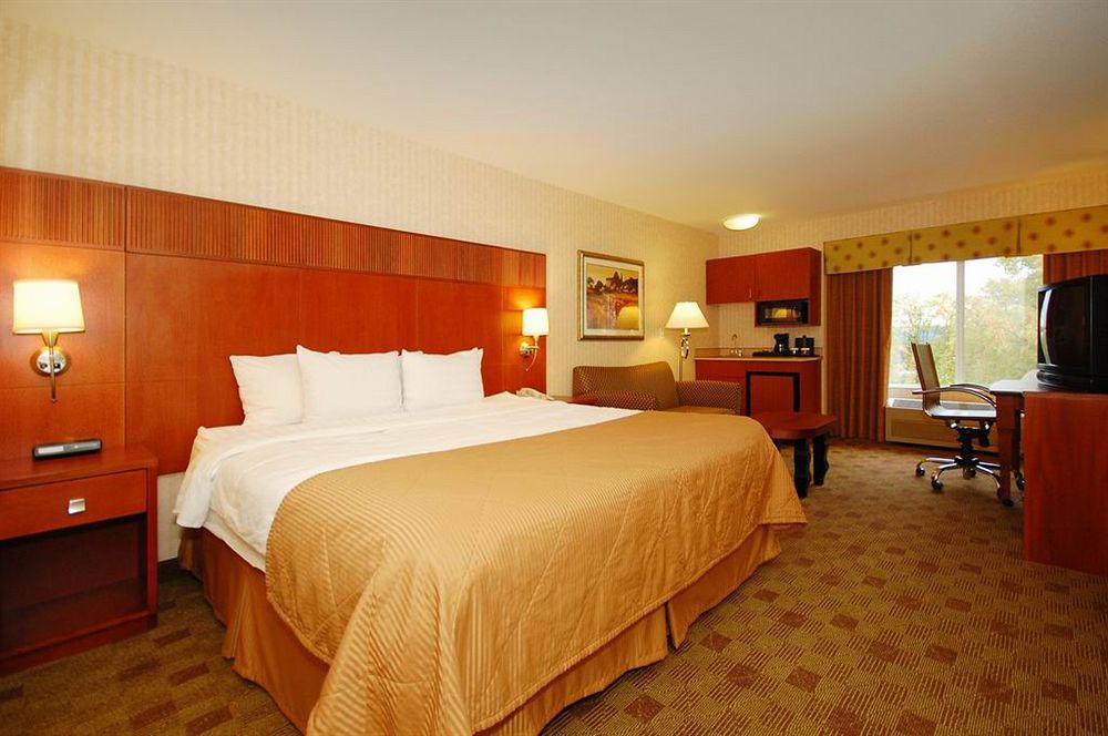 Clarion Hotel Portland International Airport Exteriör bild